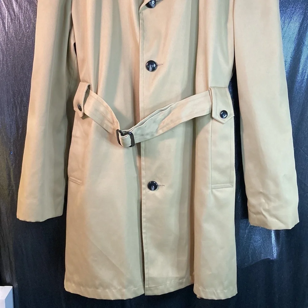 Vintage Lord Forecaster Courier Trench coat. 44L.  Excellent condition. No liner